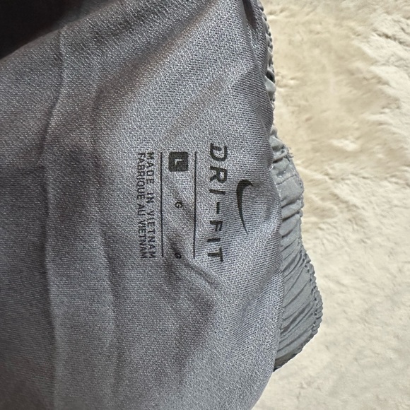 grey nike running shorts, only worn once! - Picture 4 of 4